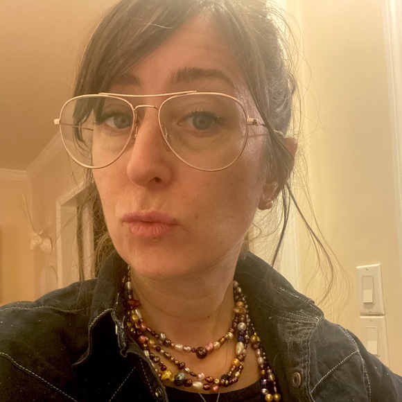 Meet your Posher, Mariah - Picture 2 of 3